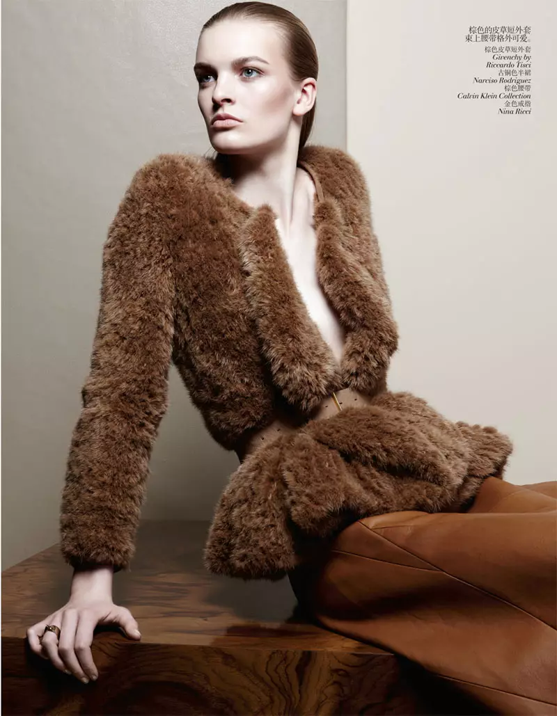 Juliane Gruner Sports Elegante Styl vir Amy Troost in Vogue China Julie 2013