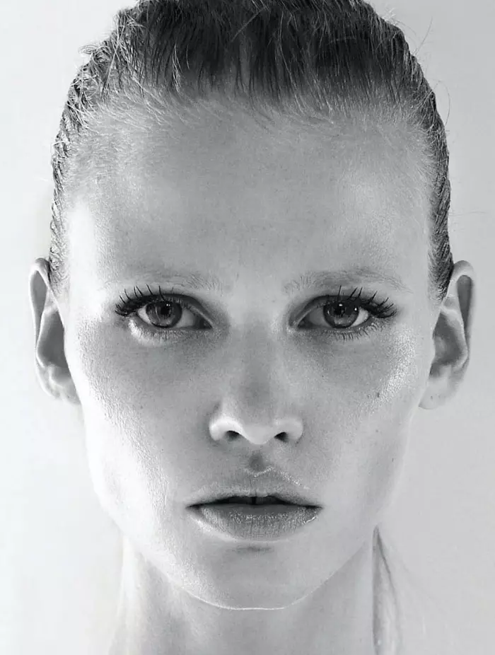 Lara Stone u Calvin Kleinu za Vogue Russia u srpnju 2011