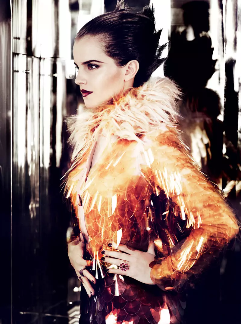 Emma Watson para Vogue EUA xullo de 2011 por Mario Testino