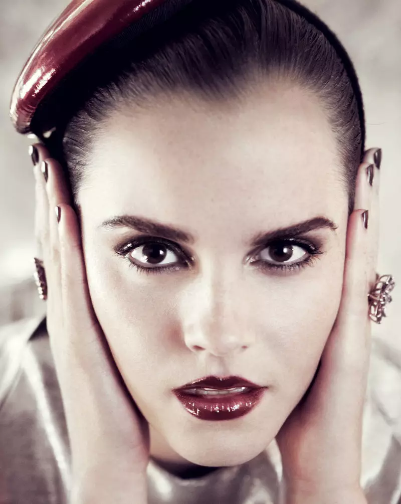 Emma Watson għal Vogue US Lulju 2011 minn Mario Testino