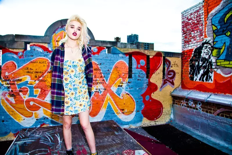 Ο Sky Ferreira πίσω από τις σκηνές στο Redken Shoot