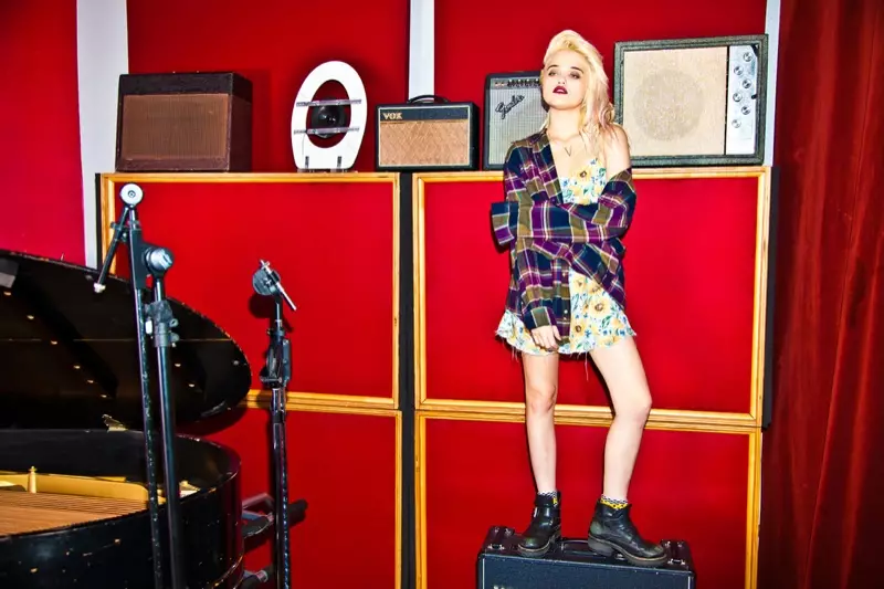 I-Sky Ferreira Ngemuva Kwezigcawu e-Redken Shoot