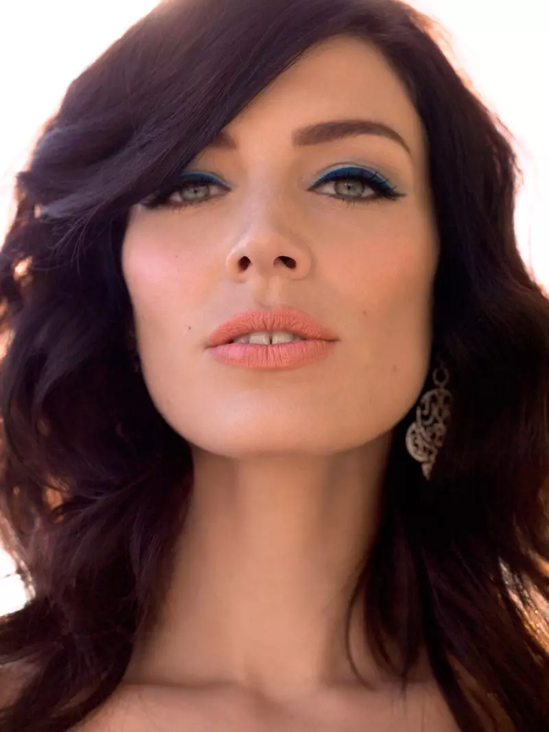 Jessica Pare Smolders i GQ UK Shoot av Stevie og Mada 21384_8