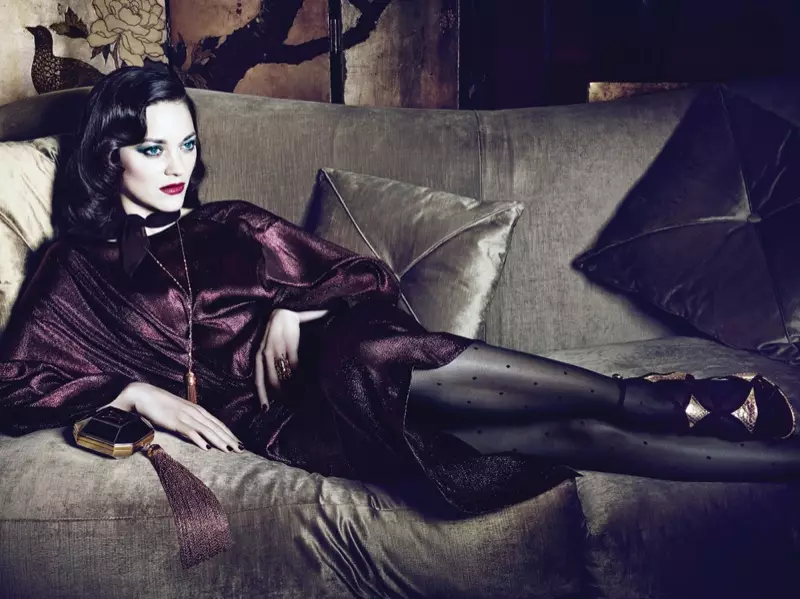 Glamour întunecat: Marion Cotillard pozează pentru o fotografie de interviu seducătoare