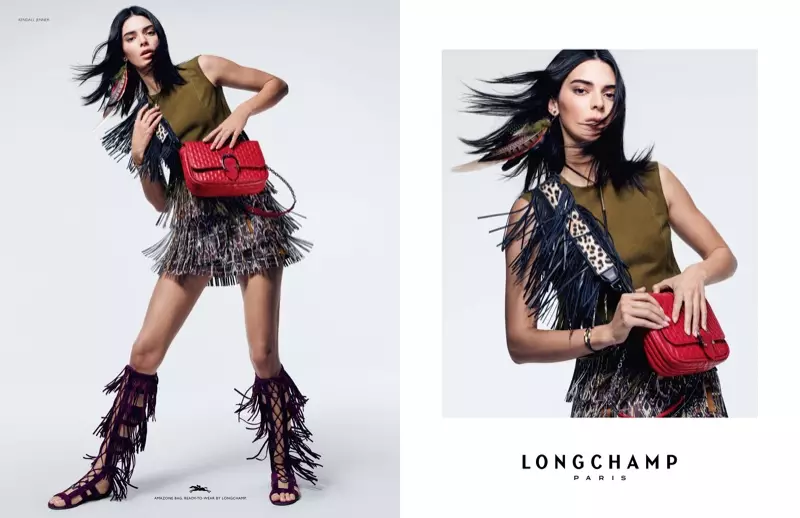 Kendall Jenner o hlaha lets'olo la Longchamp nakong ea selemo-lehlabula la 2019