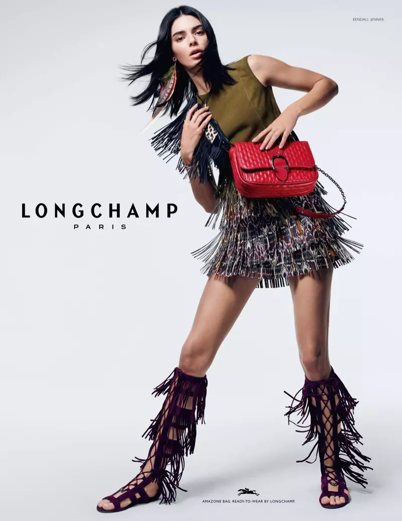 Longchamp သည် Kendall Jenner နှင့်အတူ နွေဦး-နွေရာသီ 2019 လှုပ်ရှားမှုကို ထုတ်ဖော်ပြသခဲ့သည်။