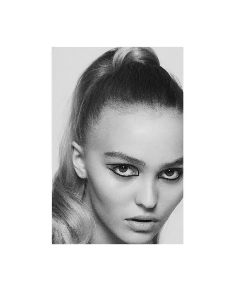 Lily-Rose Depp prova un aspecte de cua de cavall alta