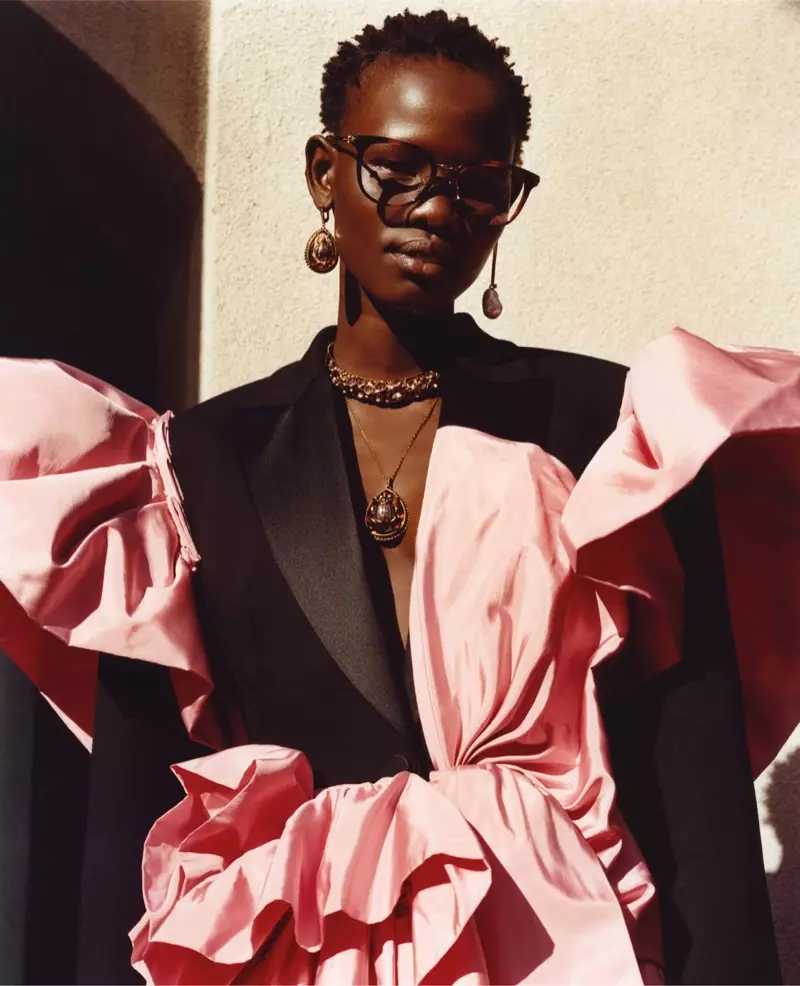 Shanelle Nyasiase fronts Alexander McQueen ragrag-usum 2018 kampanye