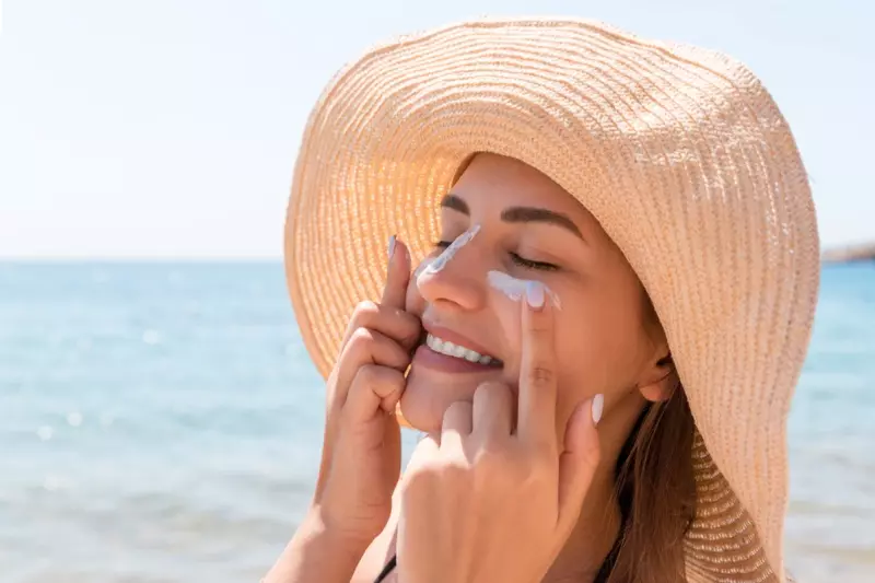 Žena Sun Beach krém na opaľovanie slamený klobúk