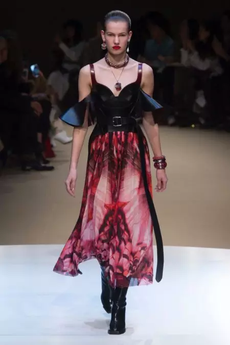 Alexander McQueen Anaangazia Motif Asili za Kuanguka kwa 2018