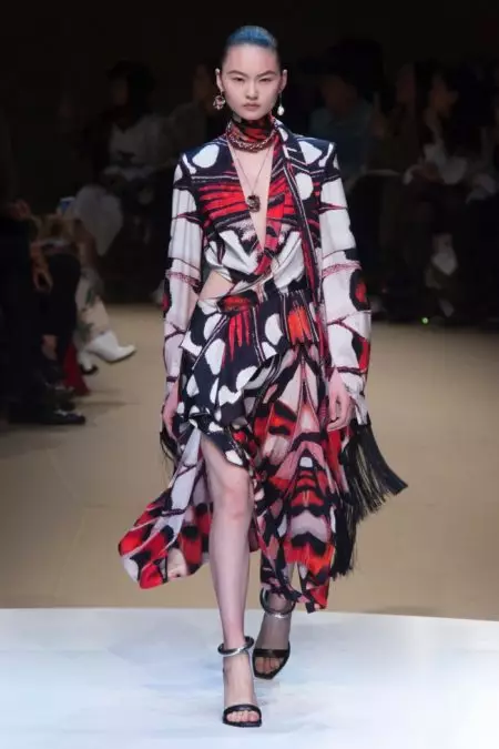 Alexander McQueen Anaangazia Motif Asili za Kuanguka kwa 2018