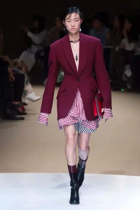 Aibhsíonn Alexander McQueen Móitífeanna Nádúrtha le haghaidh Fall 2018