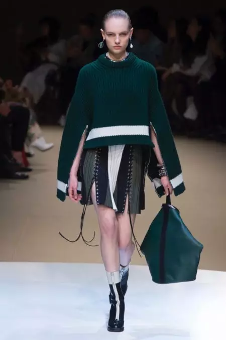 Aibhsíonn Alexander McQueen Móitífeanna Nádúrtha le haghaidh Fall 2018