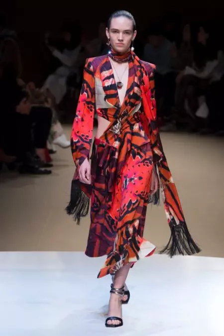 Alexander McQueen Anaangazia Motif Asili za Kuanguka kwa 2018