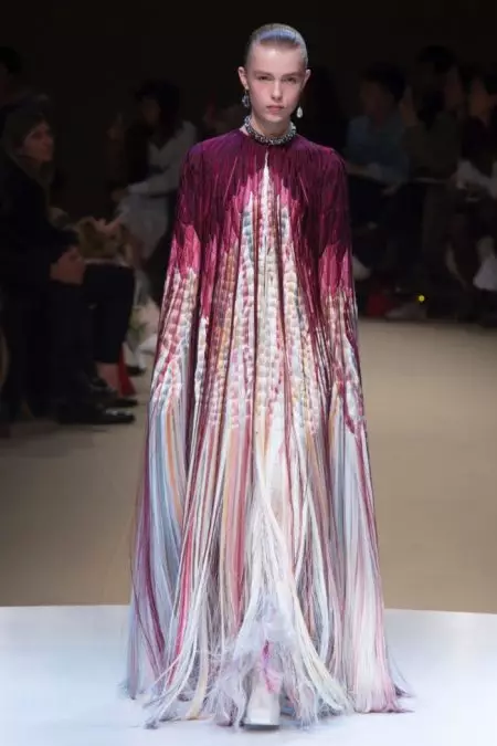 Alexander McQueen, 2018 Sonbaharı İçin Doğal Motifleri Öne Çıkarıyor