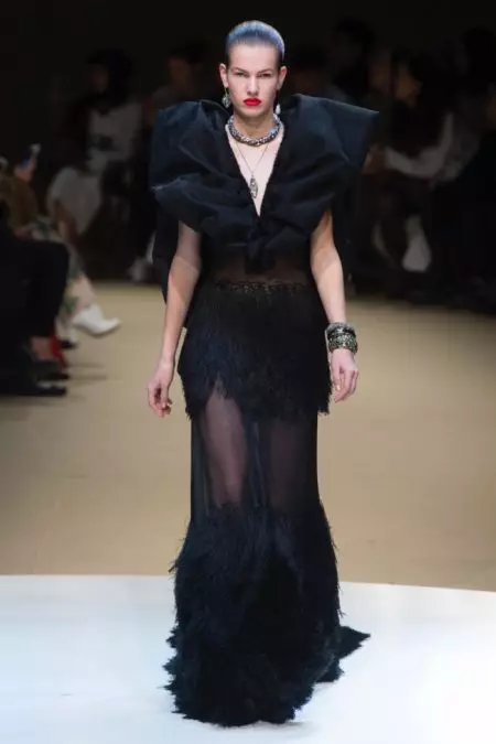 Alexander McQueen 2018-ci ilin payızı üçün təbii motivləri vurğulayır