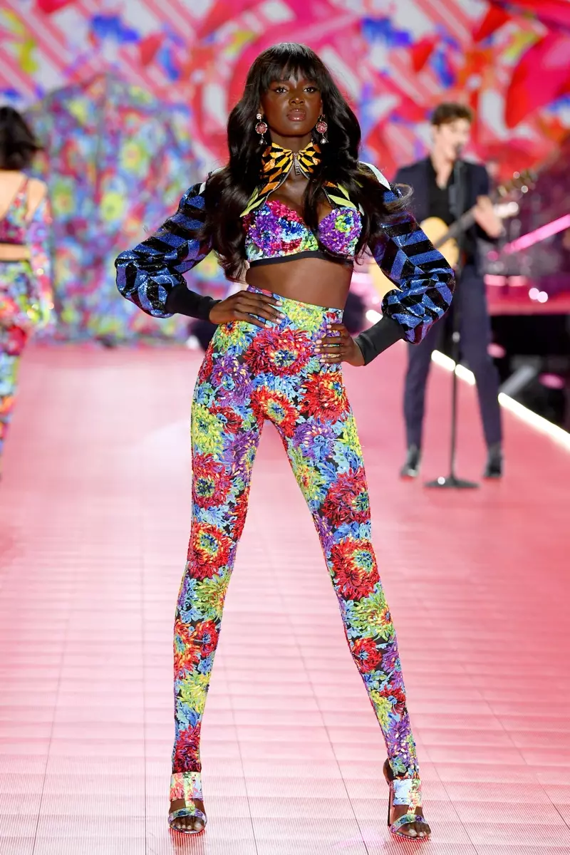 Duckie Thot går på Victoria's Secret Fashion Show 2018 i New York City. Foto: Dimitrios Kambouris/Getty Images for Victoria's Secret