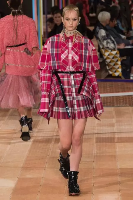 Alexander McQueen teeb 2018. aasta kevadeks dekonstrueeritud stiili