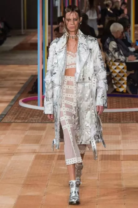 Alexander McQueen hace un estilo deconstruido para la primavera de 2018