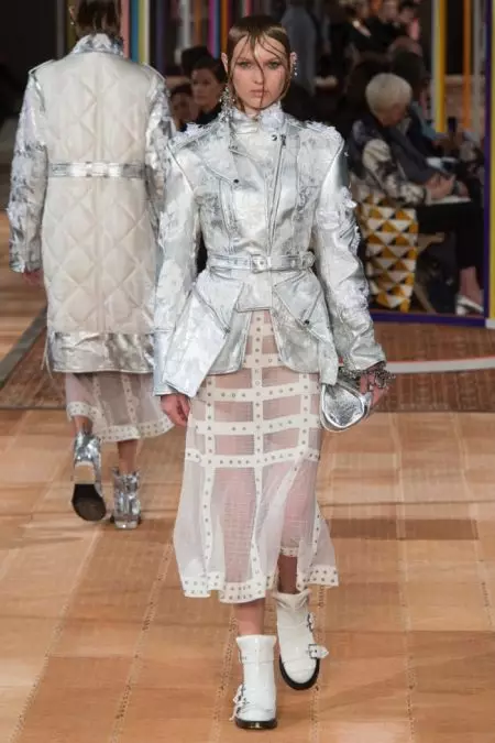 Alexander McQueen hace un estilo deconstruido para la primavera de 2018