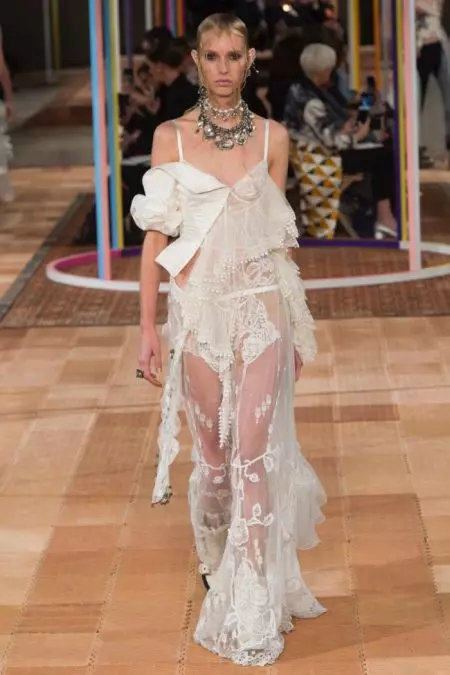 Alexander McQueen pravi dekonstruirani stil za proljeće 2018