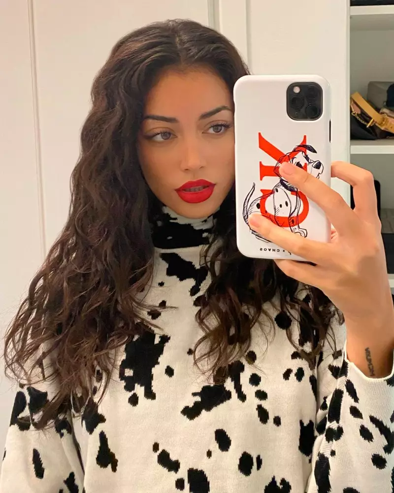 Cindy Kimberly menyalurkan 101 Dalmatians untuk CHAOS x Disney Classics.