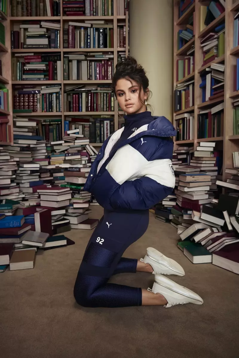 පොත් වලින් වට වූ, Selena Gomez SG x PUMA සරත් සෘතුවේ-ශීත 2019 ව්‍යාපාරයේ පෙරමුණ ගෙන සිටී