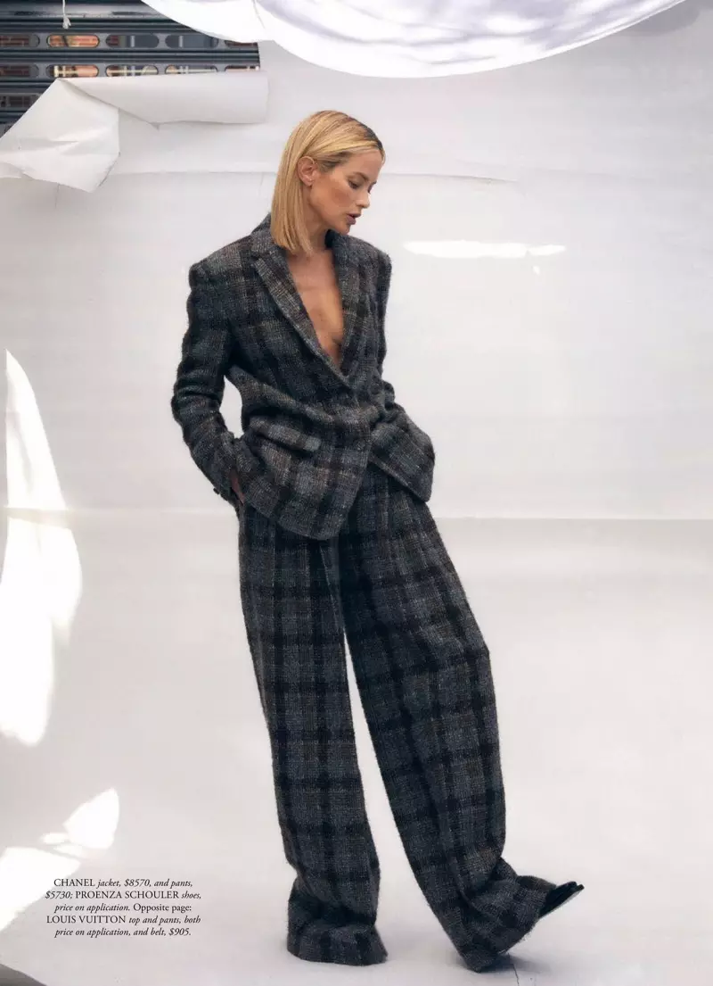 Carolyn Murphy Berpose dalam Carian Berlapis untuk Harper's Bazaar Australia