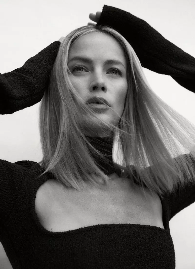 Si Carolyn Murphy Poses sa Layered Looks alang sa Harper's Bazaar Australia