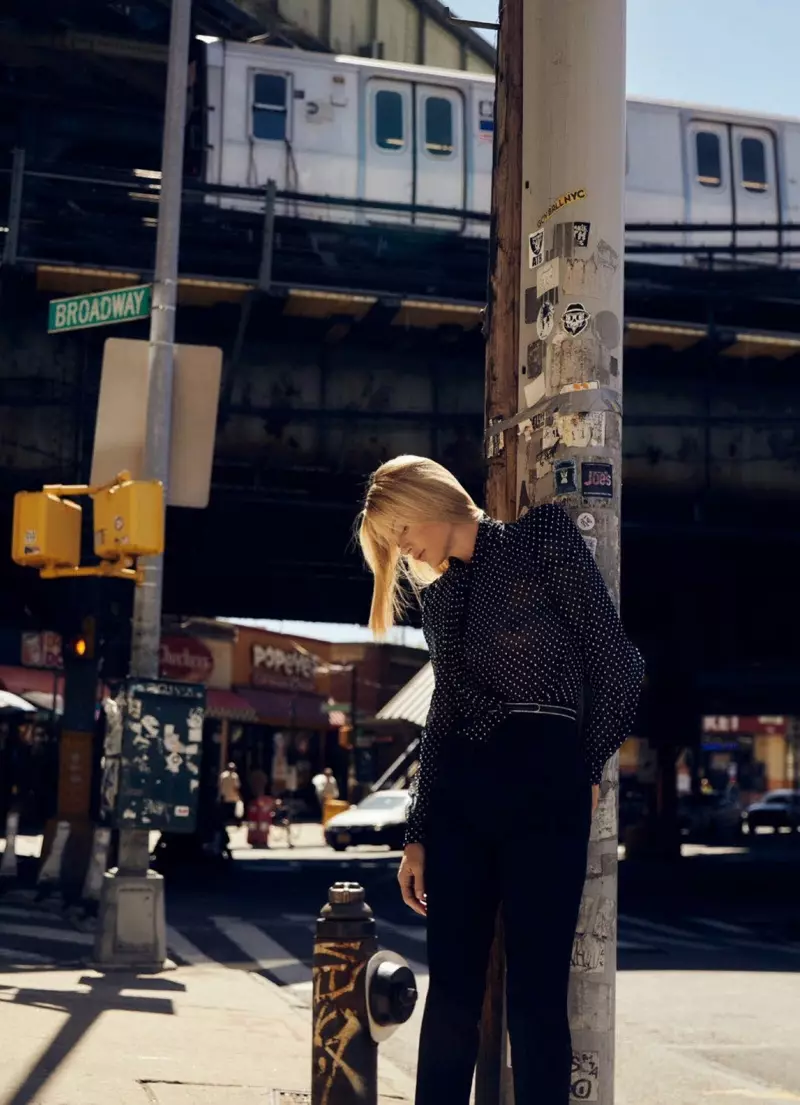 Carolyn Murphy poséiert a Layered Looks fir Harper's Bazaar Australien