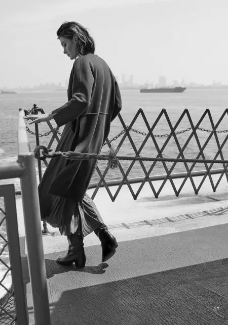 U-Grace Elizabeth Uthatha 'Uhambo Olude' ku-Massimo Dutti's Fall Styles