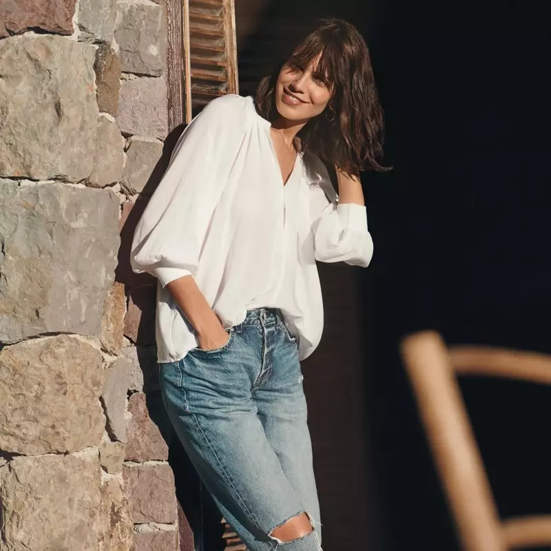Модальная блуза H&M и рваные джинсы-бойфренды с низким вырезом