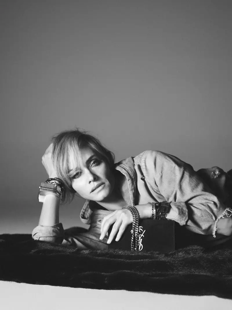 Model Amber Valletta verschijnt in de lente van 2019-campagne van Saint Laurent