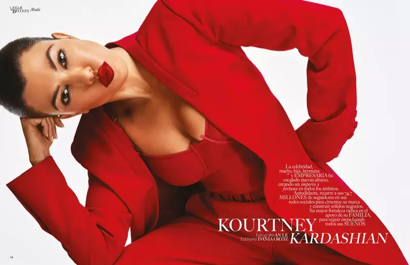 Apimentada, Kourtney Kardashian usa look todo vermelho