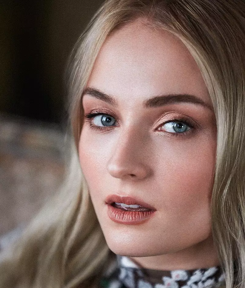 Leikkonan Sophie Turner fær nærmynd sína í Longchamp kjól