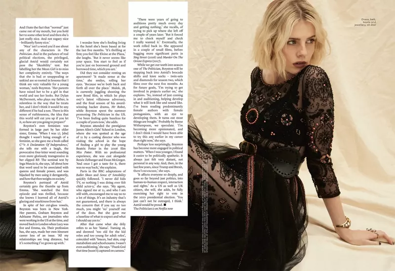 Η ηθοποιός Lucy Boynton φορά μαύρο φόρεμα Dior