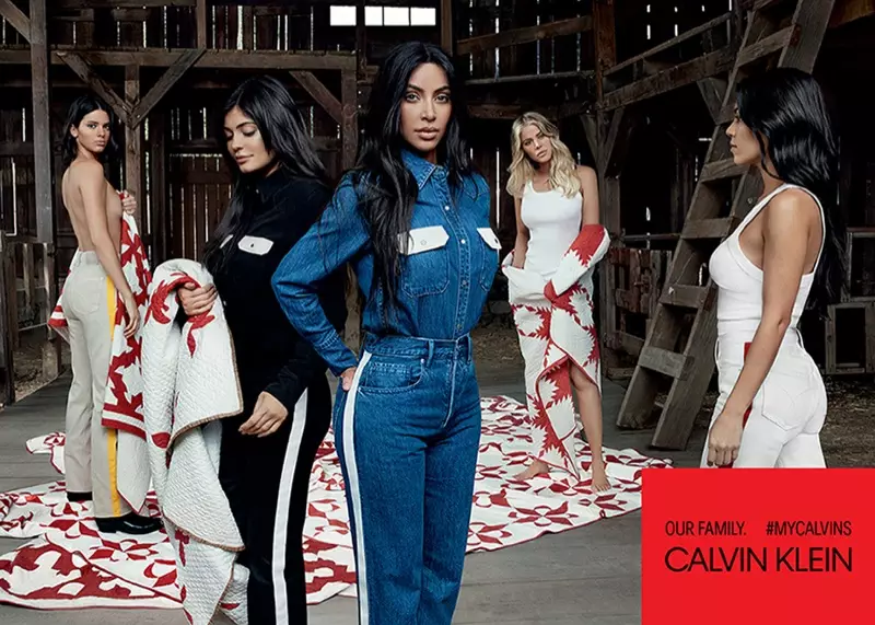 Un'immagine della campagna pubblicitaria #MyCalvins di Calvin Klein con protagoniste le sorelle Kardashian e Jenner