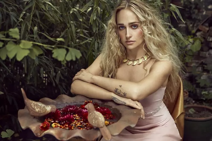 Girls-tähti Jemima Kirke Goes Boho Bust-lehdelle