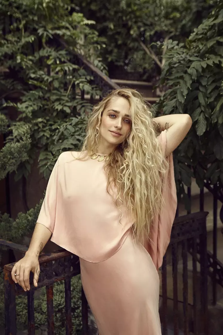 Jemima-Kirke-Bust-Magazine-Disyembre-2015-Cover-Photoshoot03