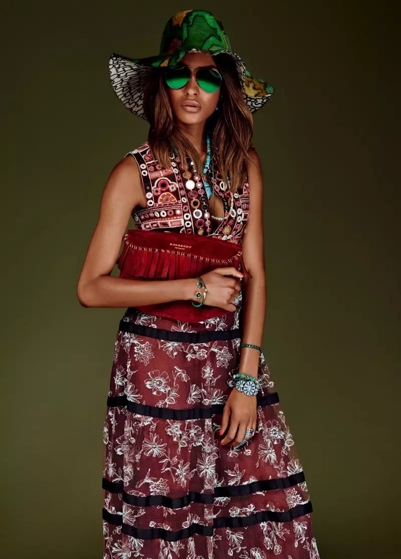 جوردان برای عکس مد لباس های الهام گرفته از بوهمیایی می پوشد