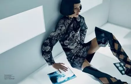 Josephine Le Tutour s'enfronta a la moda del futur per a Vogue Ukraine