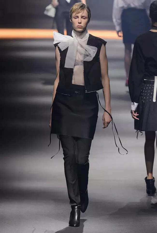 Un look din colecția Lanvin de primăvară 2016