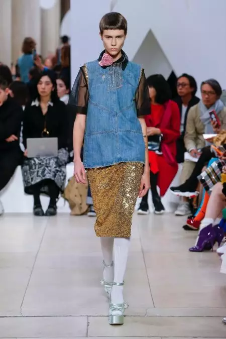 Miu Miu, İlkbahar 2019 için Modern Retro Sunuyor