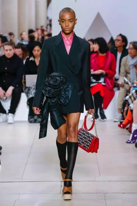 Miu Miu 2019-жылдын жазына заманбап ретро сунуштайт