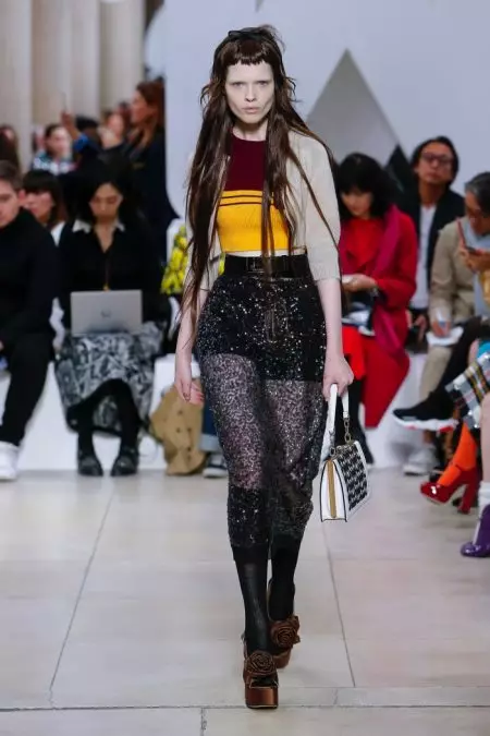 Miu Miu, İlkbahar 2019 için Modern Retro Sunuyor