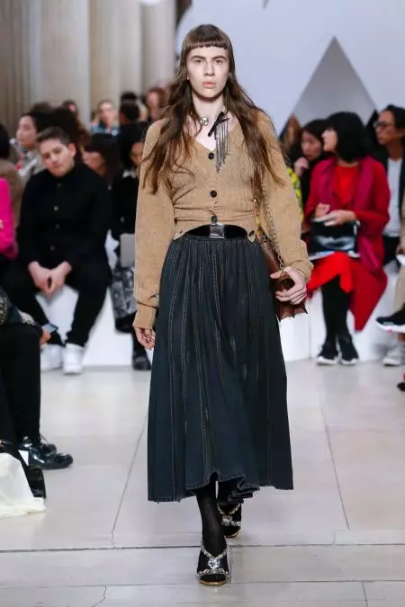 Miu Miu propose un rétro moderne pour le printemps 2019