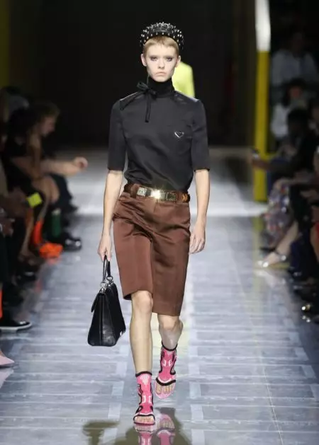 Prada વસંત 2019 માટે રેટ્રો શેપ્સ લાવે છે