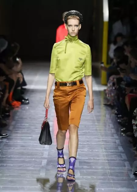 Prada 为 2019 年春季带来复古造型