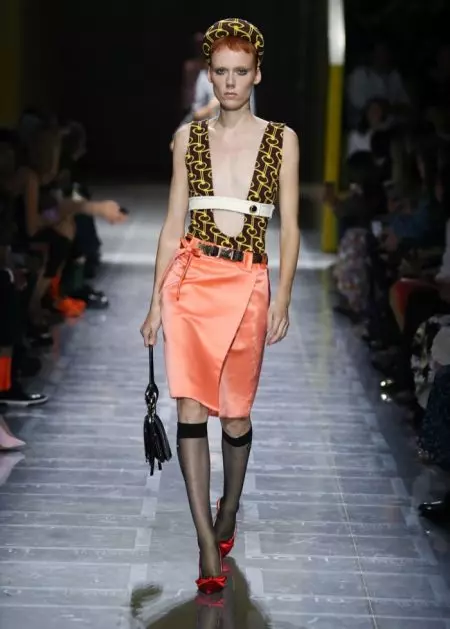 Prada porta le forme retrò nella primavera del 2019