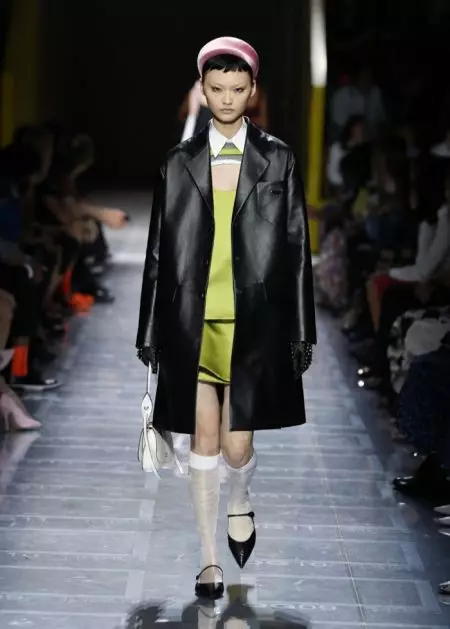 Prada 为 2019 年春季带来复古造型